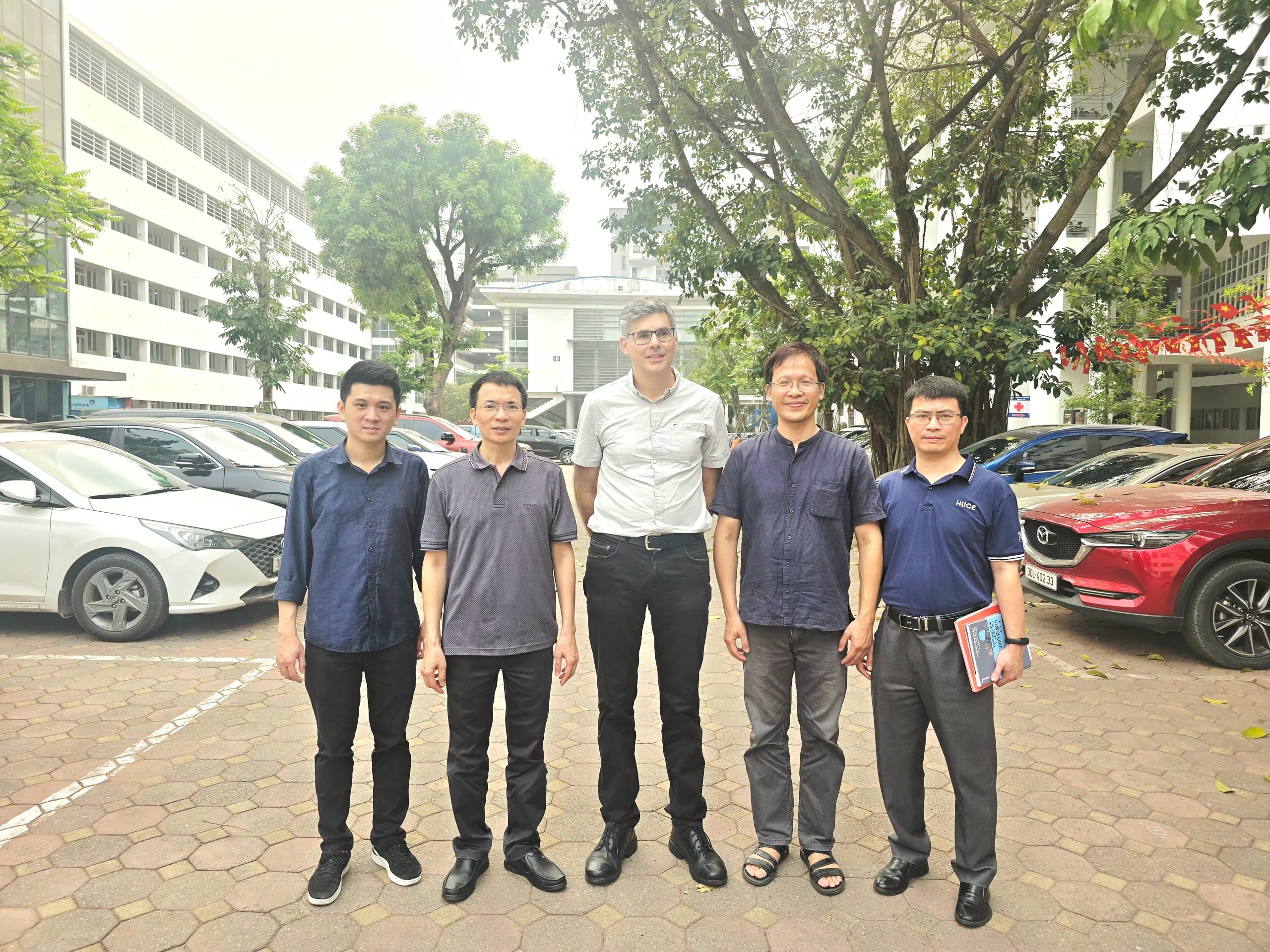 Giáo sư Benoit Gilbert (Đại học Griffith University, Úc) thăm và làm việc với Tạp chí KHCNXD